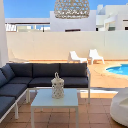 Ora Villa *